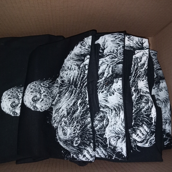 T shirts - Picture 1 of 3